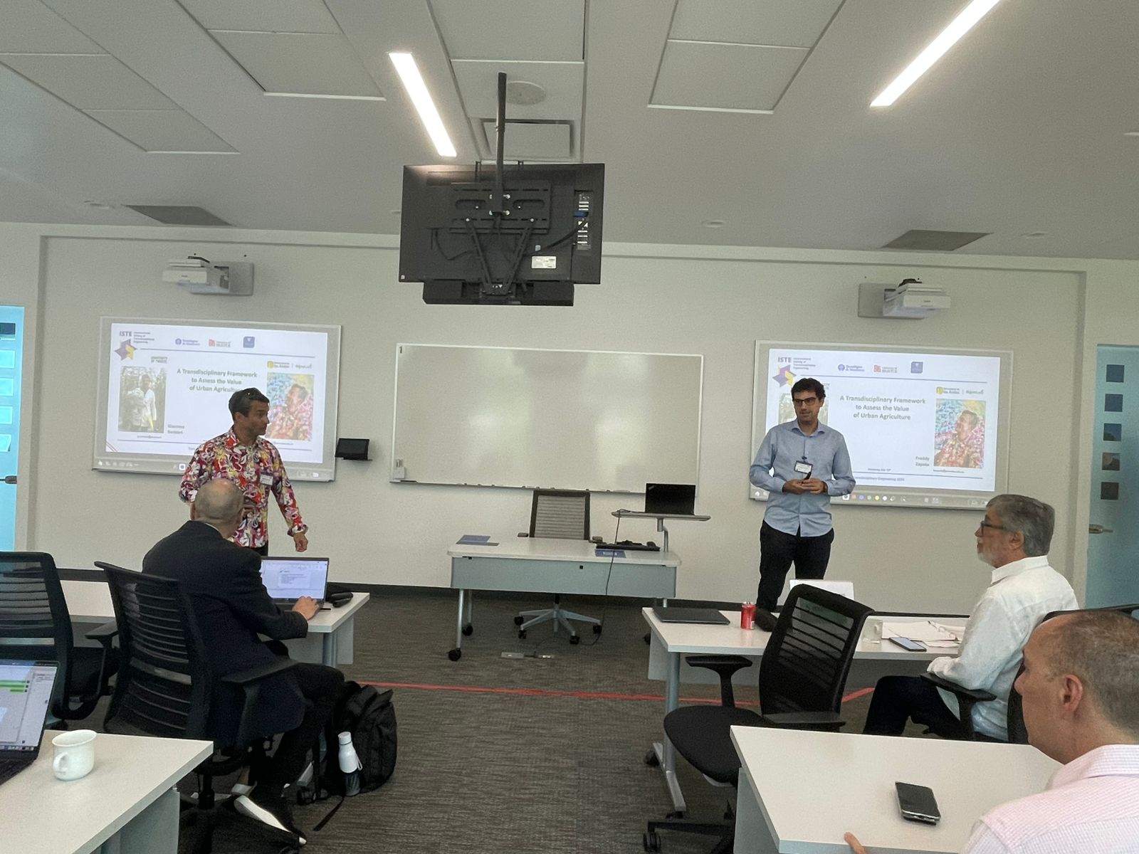 Freddy Zapata and Giacomo presenting work at the TE conference