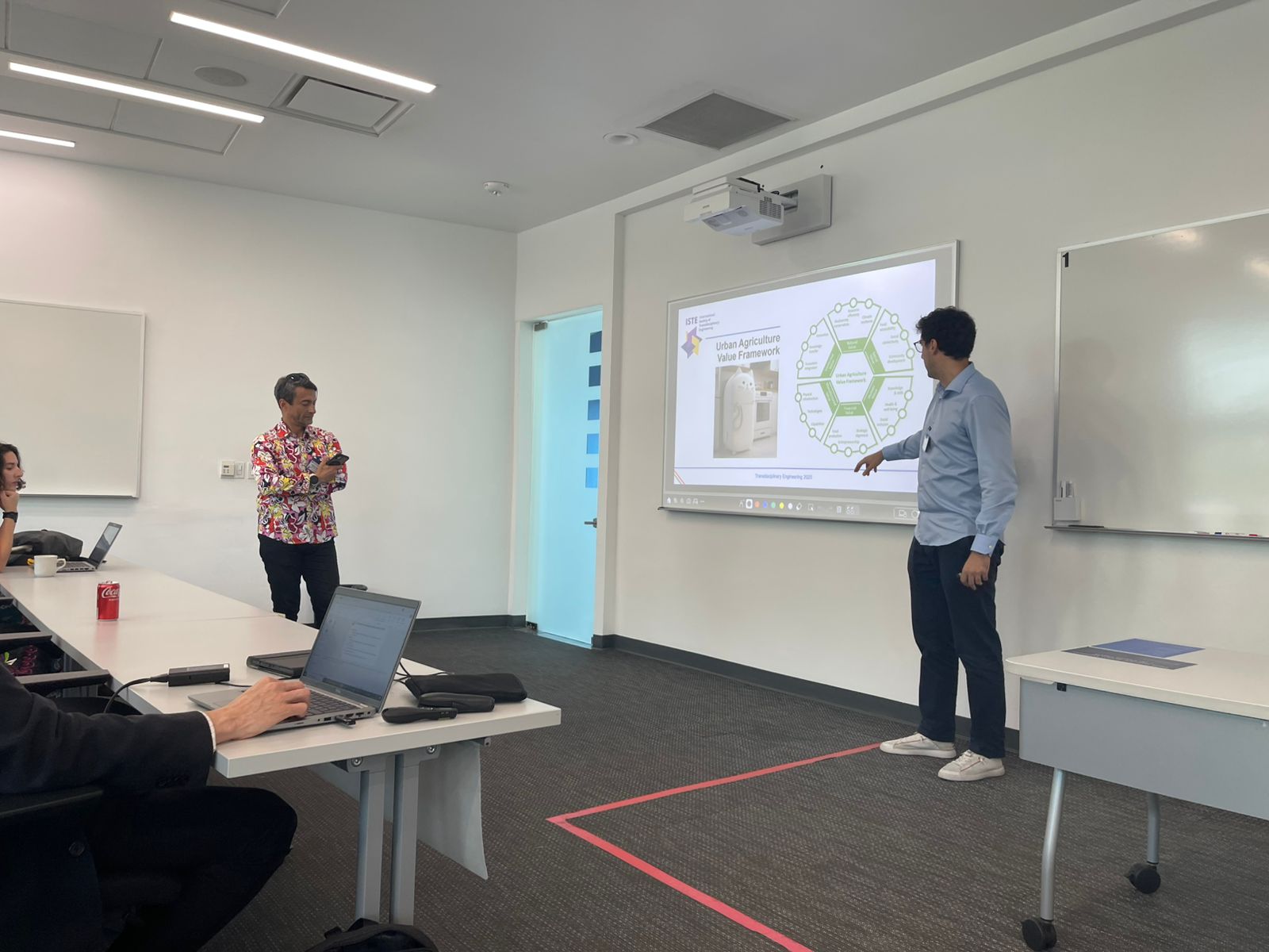 Freddy Zapata and Giacomo presenting work at the TE conference